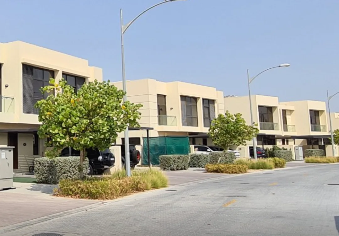 DAMAC HILLS - THE TURF
